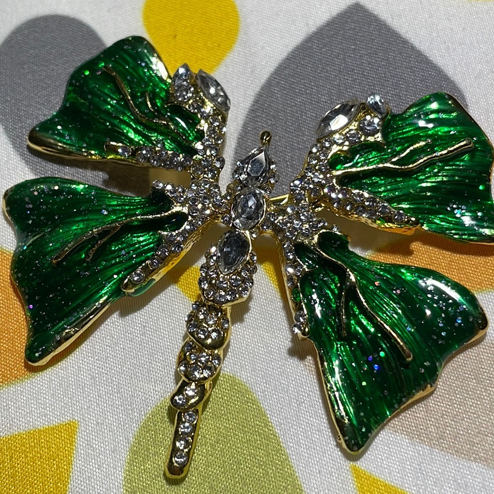 Dashing Dragonfly Pin - New/Never Used
